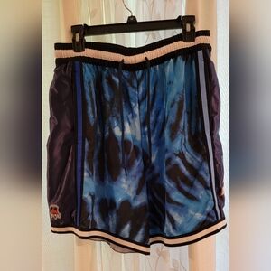 NWOT Men's large Nike shorts, blue, basketball, zip pocket